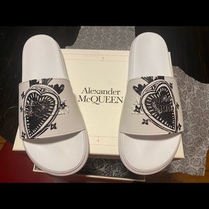 Mens Alexander McQueen slides size 45E white/black logo printed heart